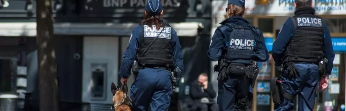 Illustration : Quel est le rôle stratégique du maire et de la police municipale dans la sécurité locale moderne ?